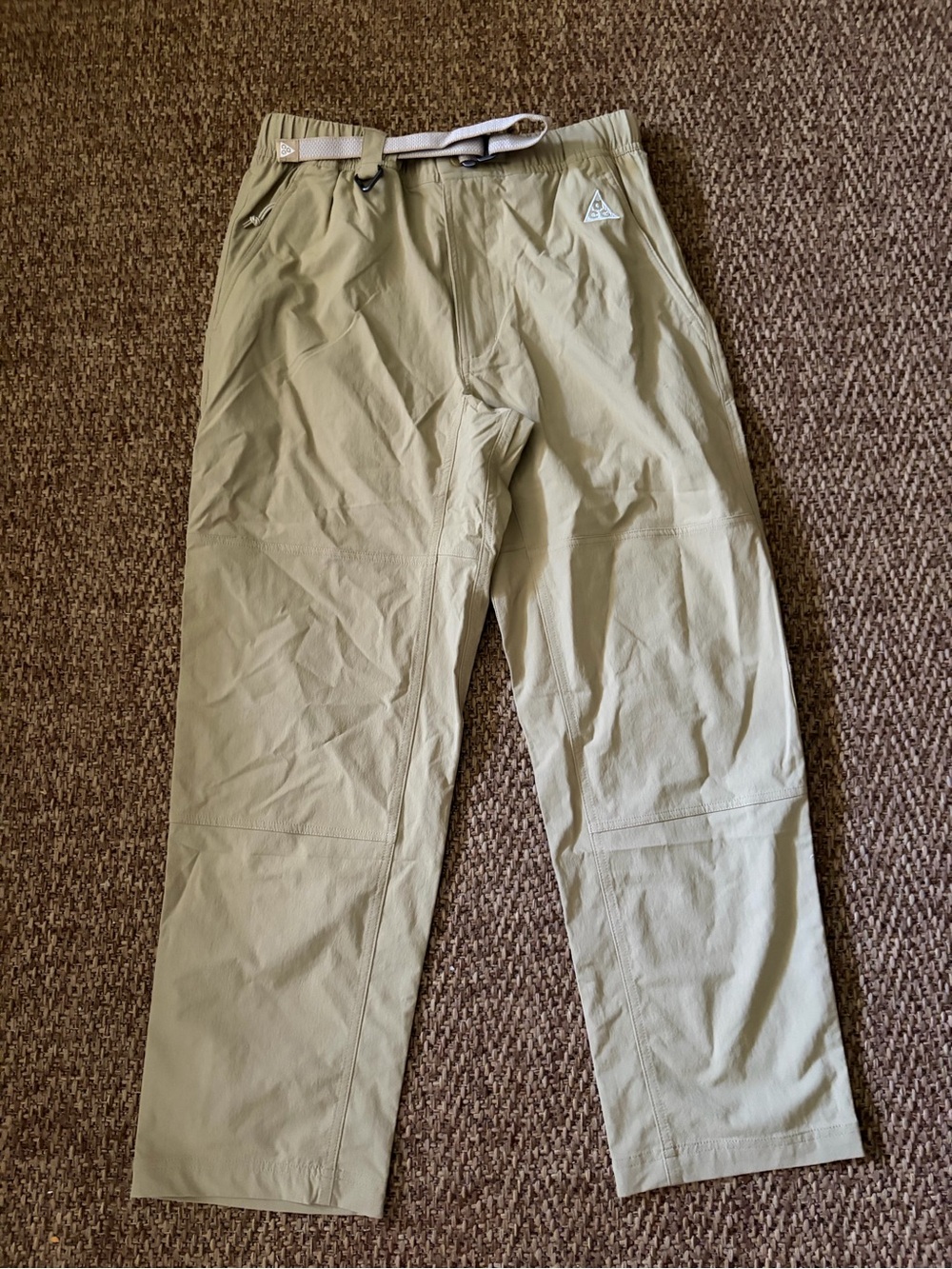 Nike ACG UV Woven Hiking Pants Khaki Beige Men's Size Medium FN2450-297 New